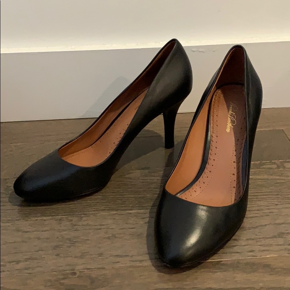 Brooks Brothers Black Pumps Size 7.5